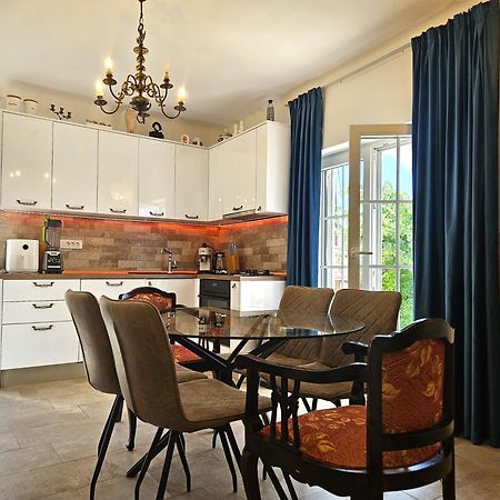 The Three Flowers Pool House Trogir Ngoại thất bức ảnh