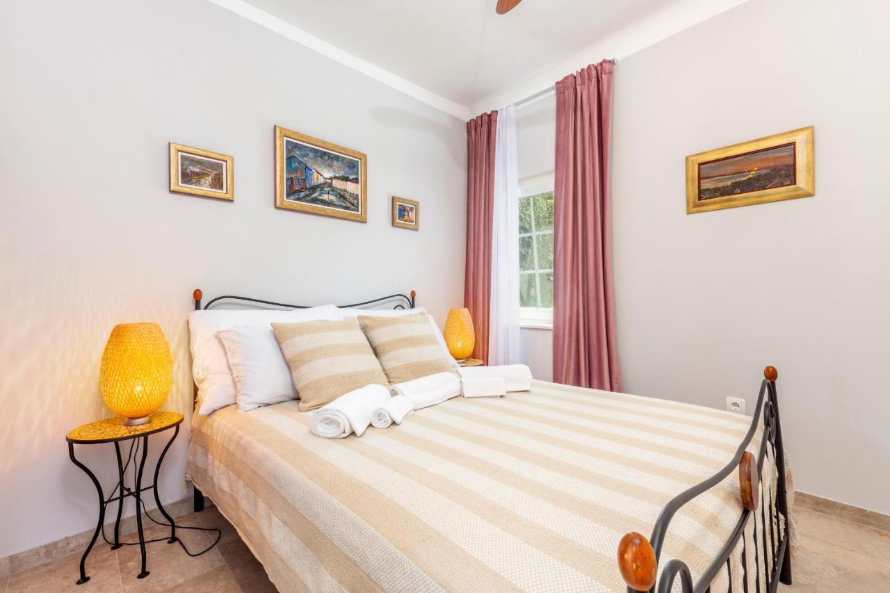 The Three Flowers Pool House Trogir Ngoại thất bức ảnh
