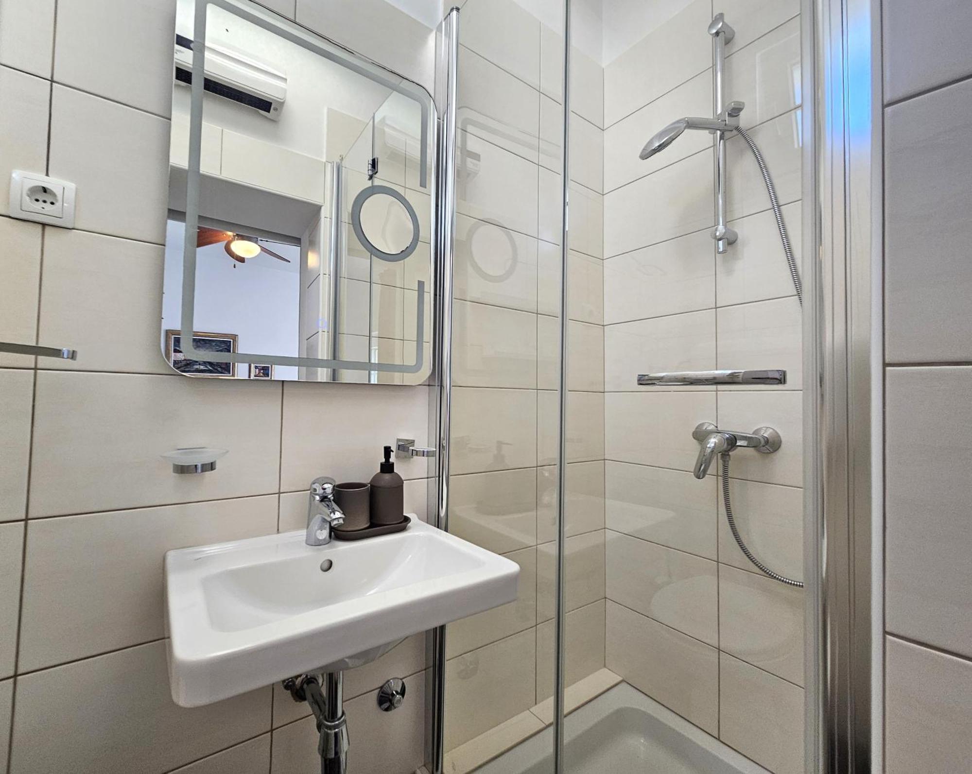 The Three Flowers Pool House Trogir Ngoại thất bức ảnh