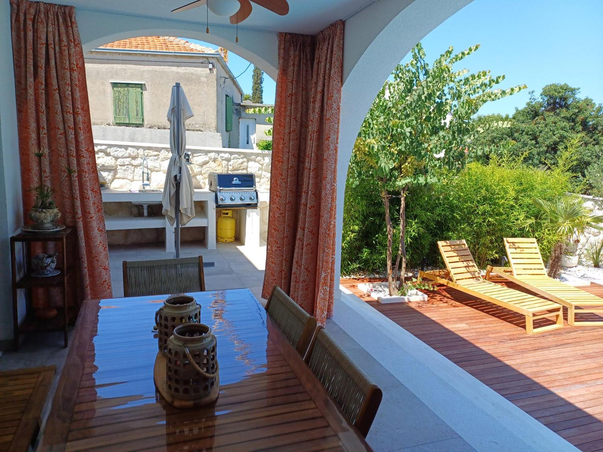 The Three Flowers Pool House Trogir Ngoại thất bức ảnh