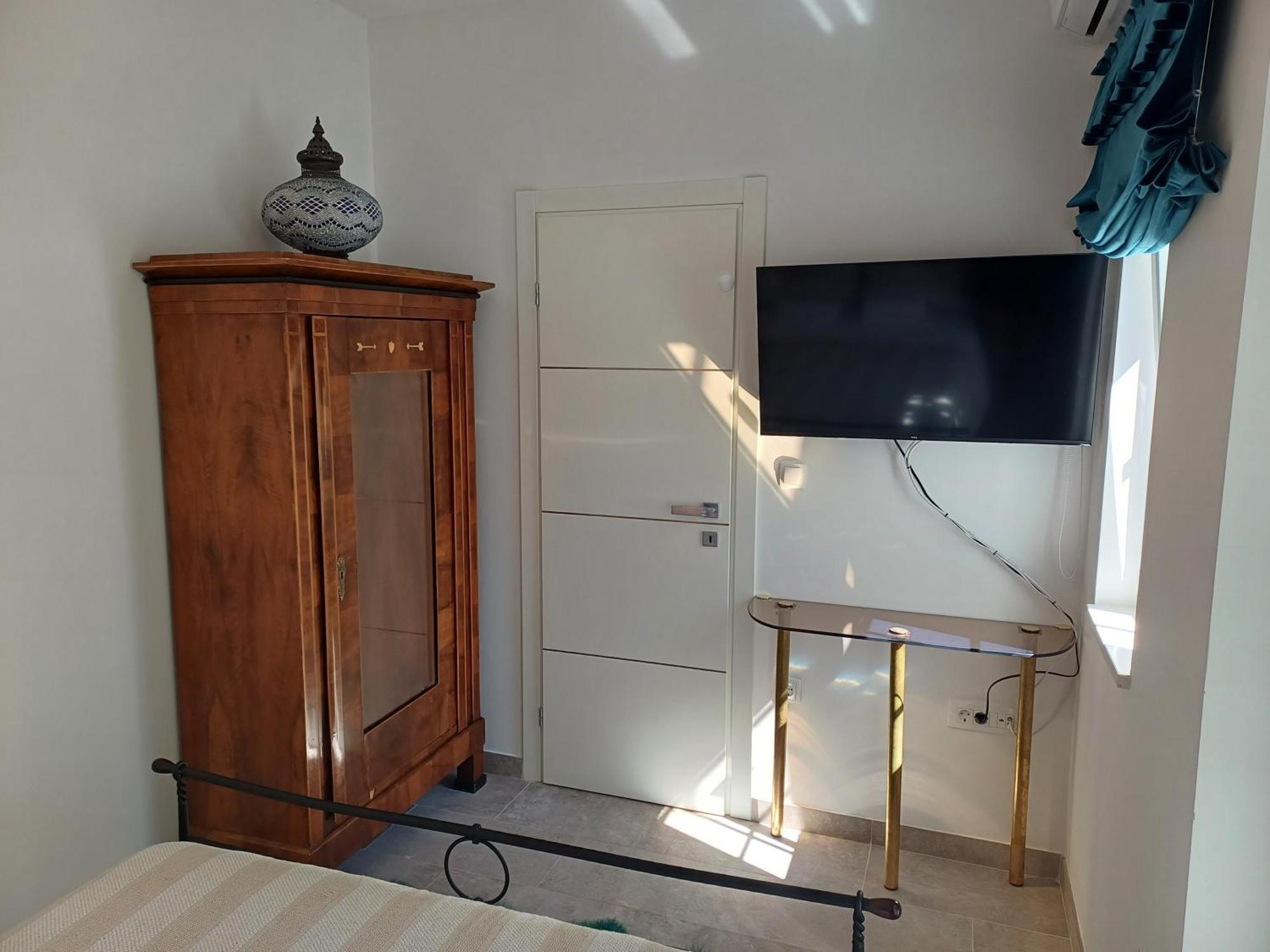 The Three Flowers Pool House Trogir Ngoại thất bức ảnh